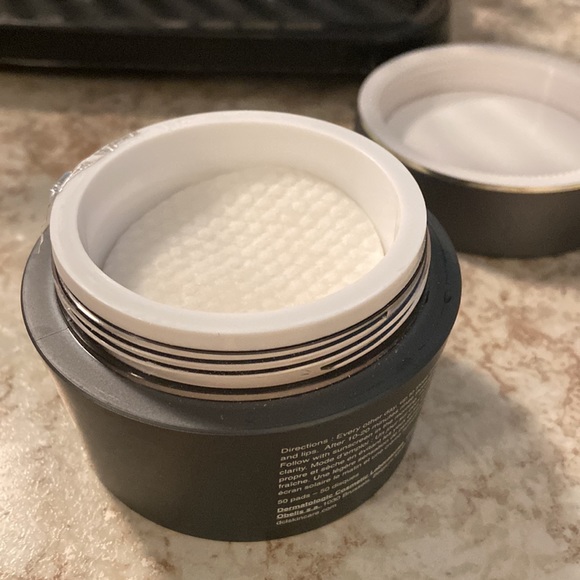 DCL G10 Radiance Peel- at home glycolic pads - Picture 4 of 4